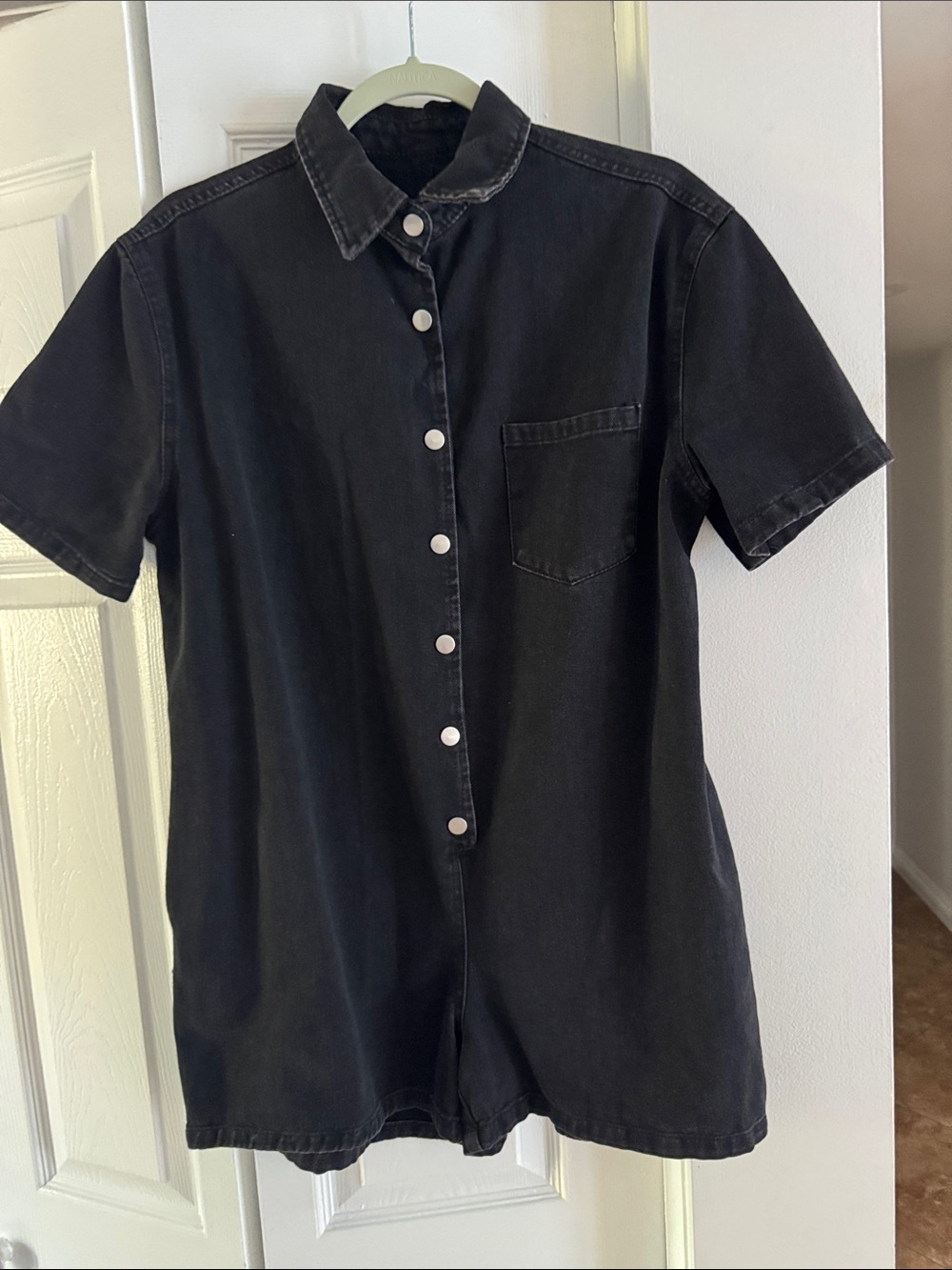 Women rompers Black Short-Sleeve Button-Up Shirt size m
